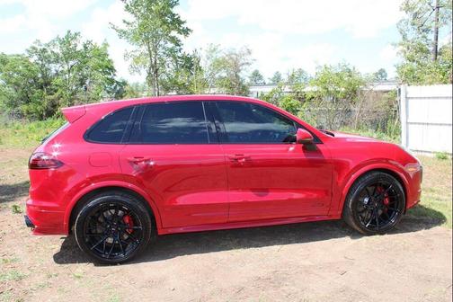 Carmine Red Metallic 2016 Porsche Cayenne GTS