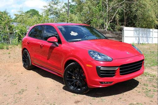 Carmine Red Metallic 2016 Porsche Cayenne GTS