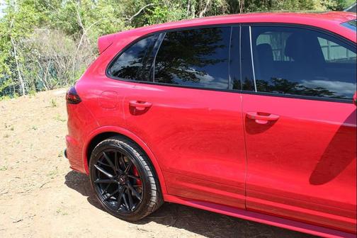 Carmine Red Metallic 2016 Porsche Cayenne GTS