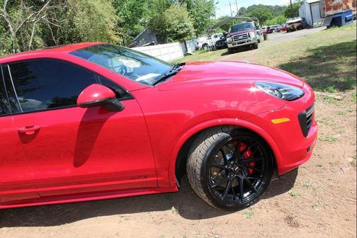 Carmine Red Metallic 2016 Porsche Cayenne GTS