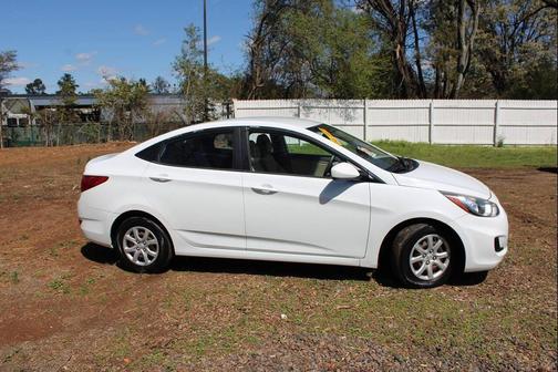 2013 Hyundai Accent SE