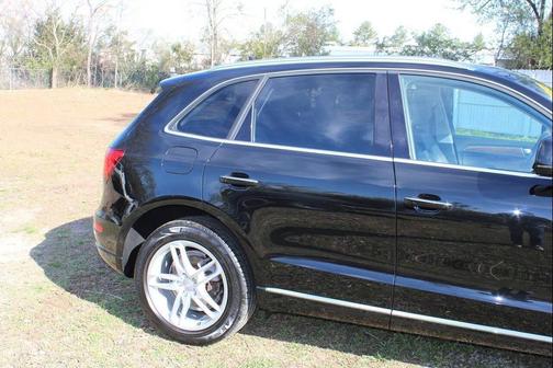 Mythos Black Metallic 2016 Audi Q5 2.0T Premium Plus