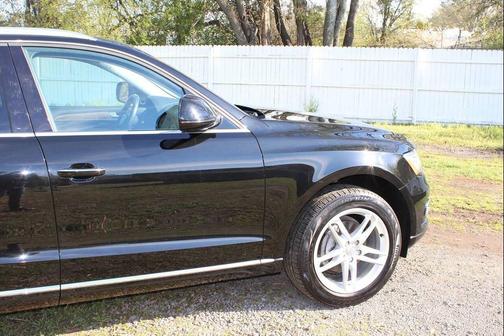 Mythos Black Metallic 2016 Audi Q5 2.0T Premium Plus