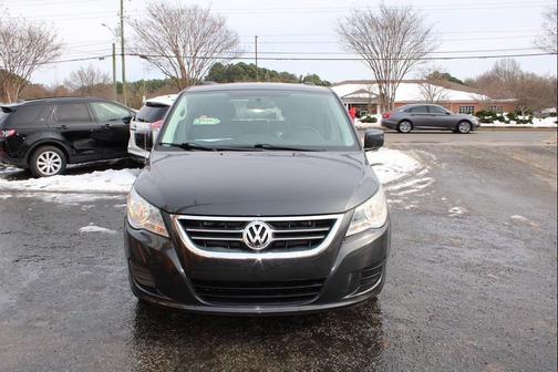 2012 Volkswagen Routan SE