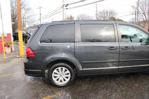 2012 Volkswagen Routan SE