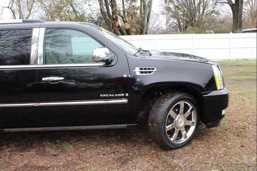 2009 Cadillac Escalade Base