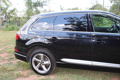 Orca Black Metallic 2018 Audi Q7 3.0T Prestige