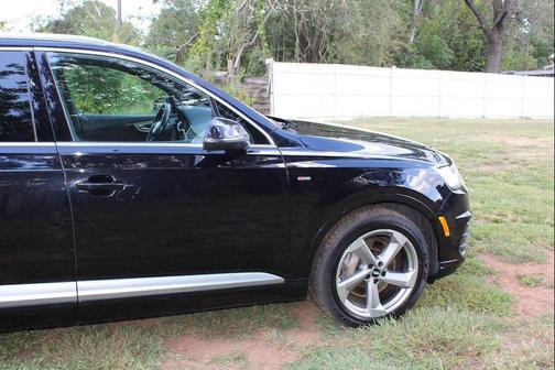 Orca Black Metallic 2018 Audi Q7 3.0T Prestige