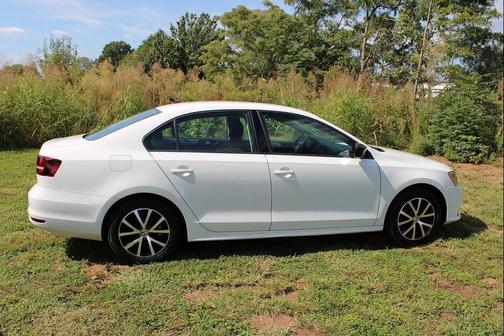 Pure White 2016 Volkswagen Jetta 1.4T SE