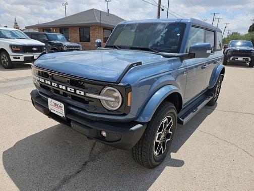 Gray 2025 Ford Bronco Outer Banks