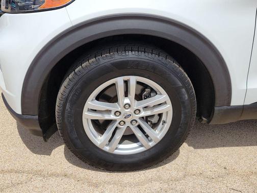 Oxford White 2020 Ford Explorer XLT