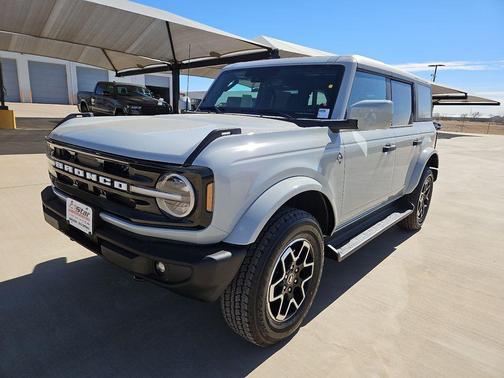 Avalanche Gray 2026 Ford Bronco Outer Banks