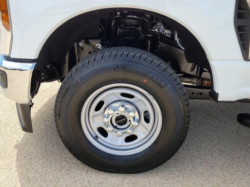 Oxford White 2026 Ford F-250 XL