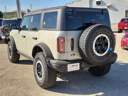 2025 Ford Bronco Badlands