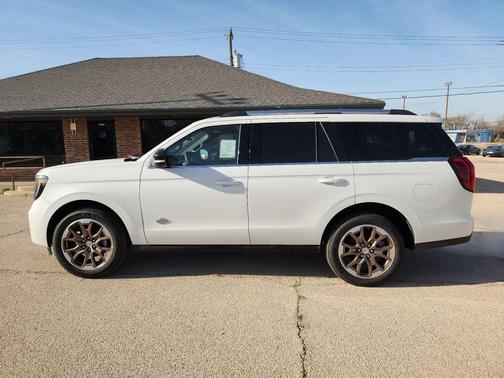 Star White Metallic Tri-Coat 2026 Ford Expedition King Ranch