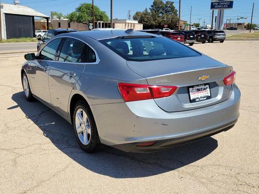 Sterling Gray Metallic 2024 Chevrolet Malibu FWD 1LT