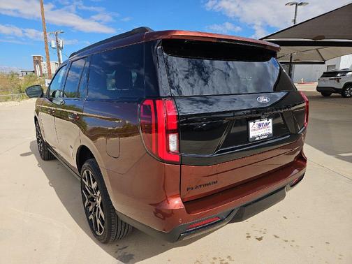 Bronze Fire Metallic Tinted Clearcoat 2027 Ford Expedition Platinum