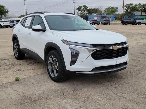 Summit White 2025 Chevrolet Trax LT