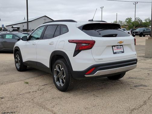 Summit White 2025 Chevrolet Trax LT