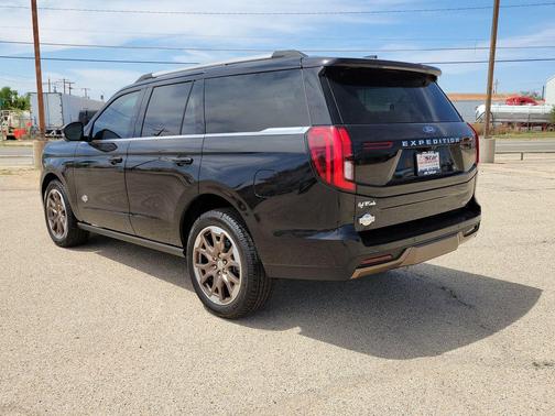 Agate Black Metallic 2026 Ford Expedition King Ranch