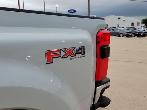 Avalanche 2026 Ford F-350 Lariat