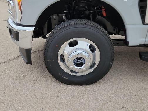 Avalanche 2026 Ford F-350 Lariat