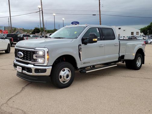 Avalanche 2026 Ford F-350 Lariat