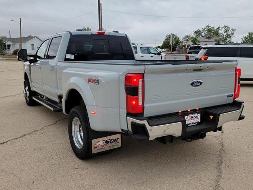 Avalanche 2026 Ford F-350 Lariat