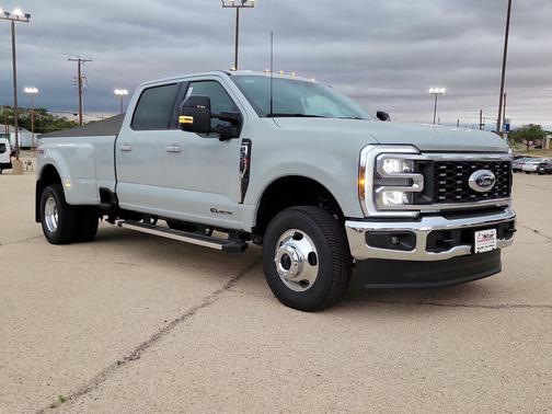 Avalanche 2026 Ford F-350 Lariat