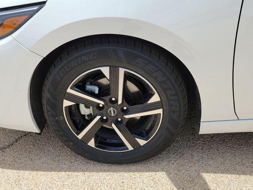 Aspen White Tricoat 2024 Nissan Sentra SV