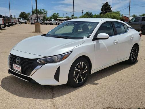 Aspen White Tricoat 2024 Nissan Sentra SV