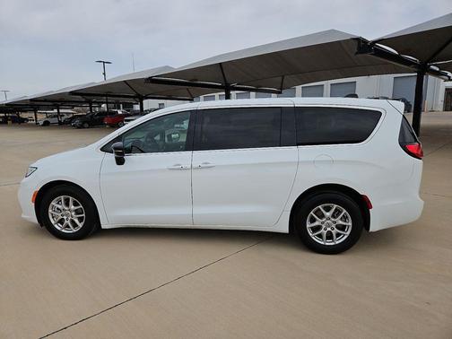 2025 Chrysler Pacifica L