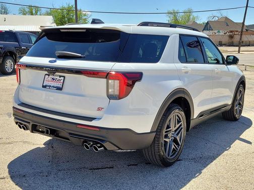 Star White Metallic Tri-Coat 2026 Ford Explorer ST
