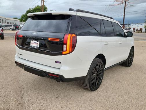 Star White Metallic Tri-Coat 2026 Ford Expedition Platinum