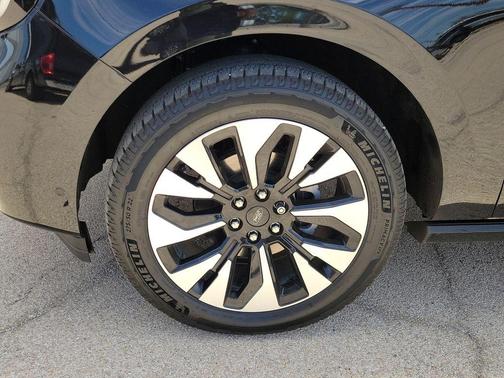 Black Metallic 2025 Ford Expedition Platinum