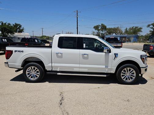 Star White Metallic Tri-Coat 2026 Ford F-150 Lariat