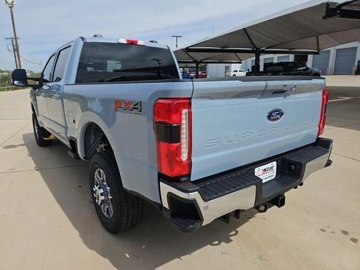 Glacier Gray Metallic Tri-Coat 2026 Ford F-250 Lariat