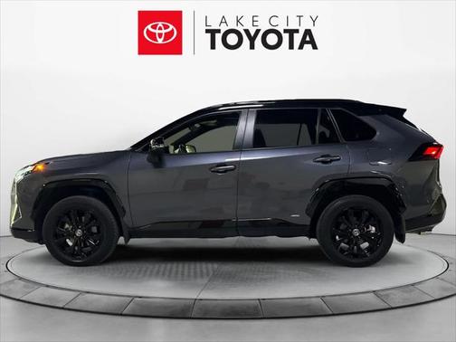 2022 Toyota RAV4 Hybrid SE