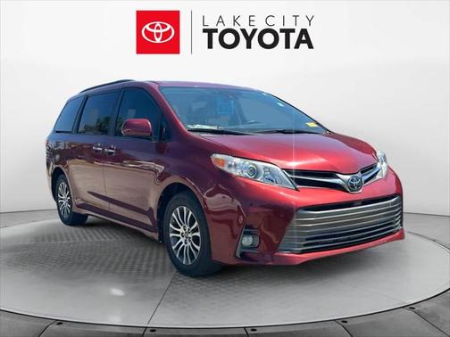 2020 Toyota Sienna XLE