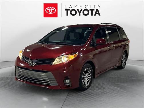 2020 Toyota Sienna XLE