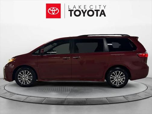 2020 Toyota Sienna XLE