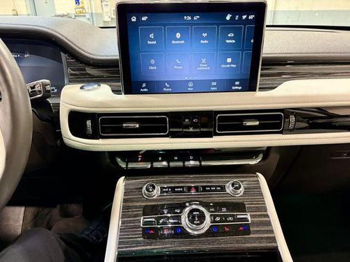 Pristine White Metallic Tri-Coat 2024 Lincoln Aviator Black Label AWD