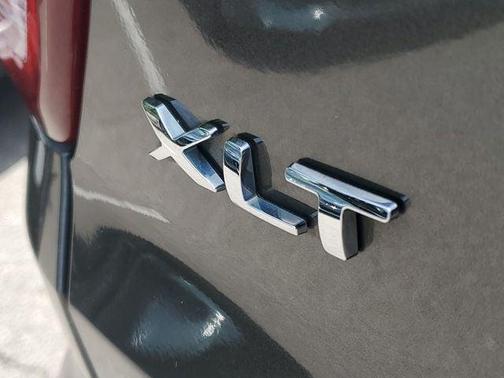 Magnetic 2018 Ford Explorer XLT