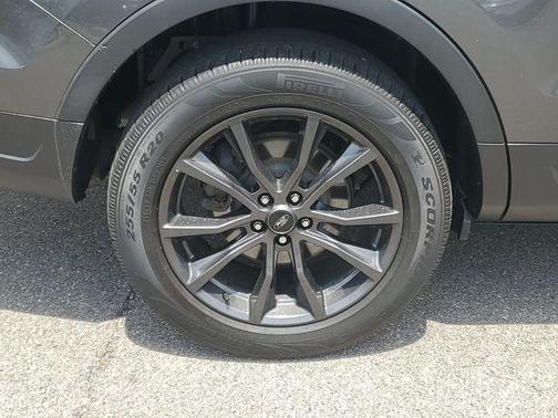 Magnetic 2018 Ford Explorer XLT