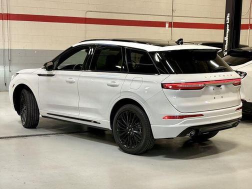 White Metallic 2025 Lincoln Corsair Reserve