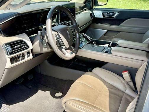 Pristine White Metallic Tri-Coat 2024 Lincoln Navigator Reserve