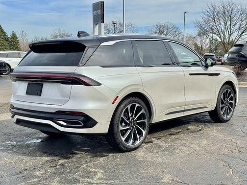 White Platinum Metallic Tri-Coat 2024 Lincoln Nautilus Black Label