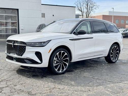 White Platinum Metallic Tri-Coat 2024 Lincoln Nautilus Black Label