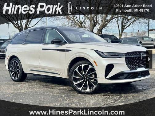 White Platinum Metallic Tri-Coat 2024 Lincoln Nautilus Black Label