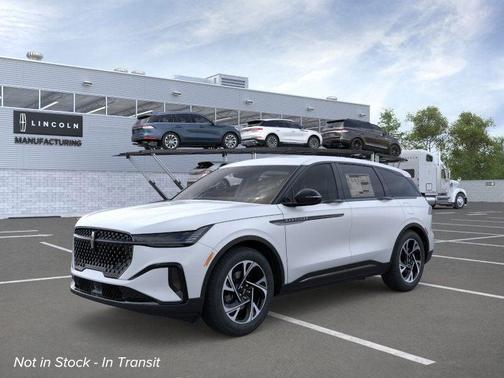 White Platinum Metallic Tri-Coat 2026 Lincoln Nautilus Premiere